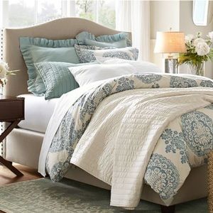 Pottery Barn Lucianna Medallion Duvet Cover and Shams